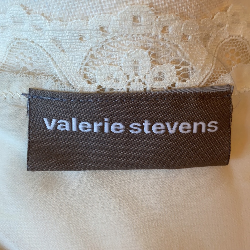 Valerie Stevens Intimate Robe - Picture 8 of 8